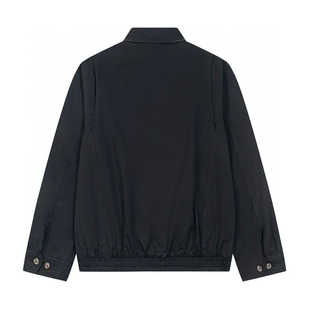P300 model number: G317 Ralph Lauren's new 24ss classic embroidered logo lapel executive zipper jacket for both men and women. 1️⃣Selected from high-quality original developed pure cotton fabric, with customized plaid lining inside, the overall wear effect is very soft and comfortable. 2️⃣The workmanship details are perfectly controlled, with exquisite small logo embroidery on the chest, and the unique design style of splicing technology is used on the dropped shoulders to highlight your personality! The version is simple but not simple! 3️⃣ Complete with tag accessories, unisex design, and a very versatile jacket for men and women!  Color: black, navy blue, khaki Size: S, M, L, XL